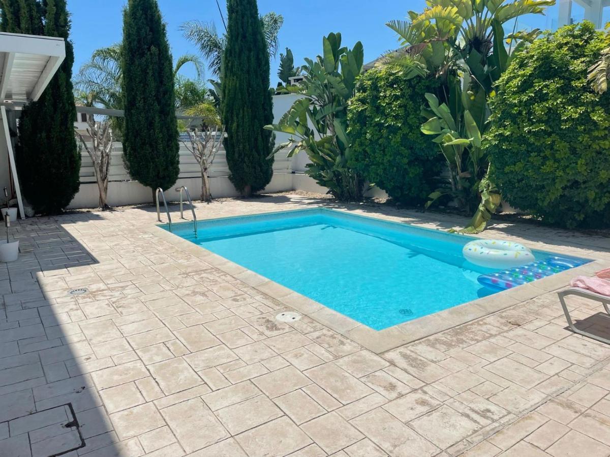 Colonial Villa 32 Perivolia Bagian luar foto