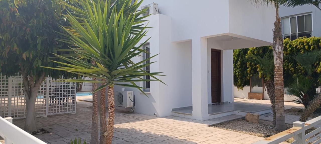 Colonial Villa 32 Perivolia Bagian luar foto