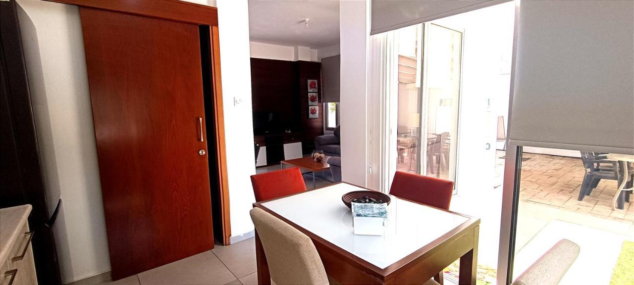Colonial Villa 32 Perivolia Bagian luar foto