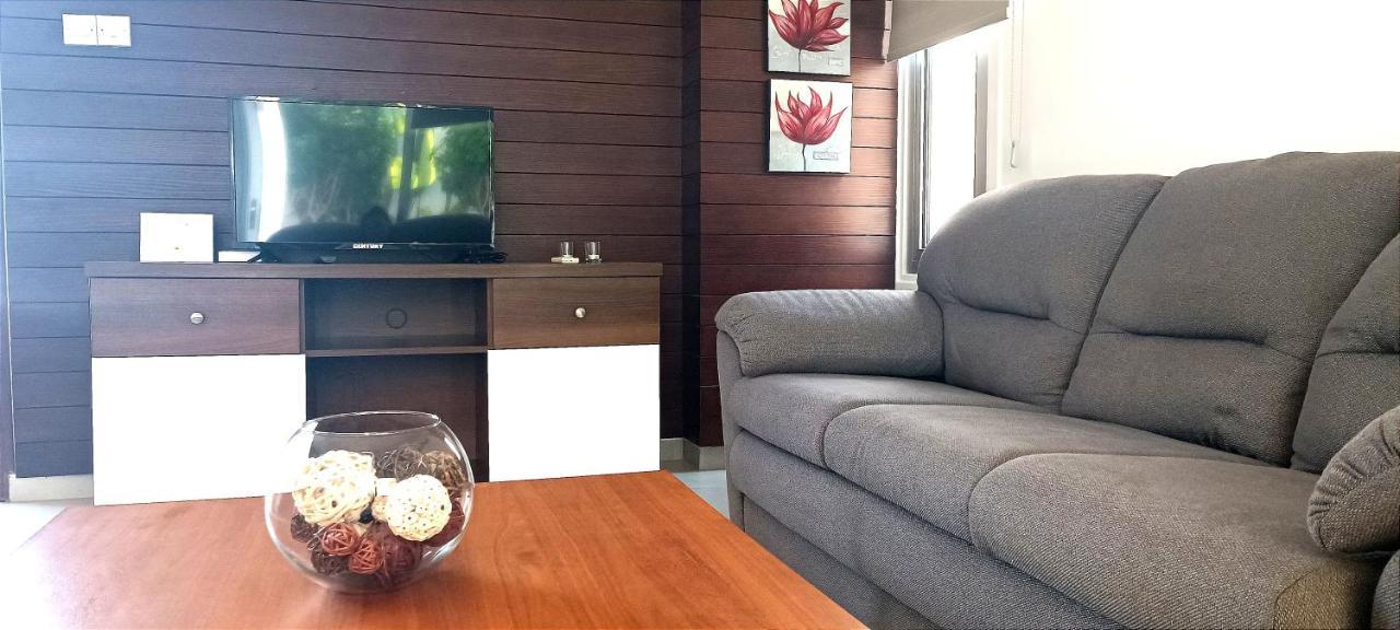 Colonial Villa 32 Perivolia Bagian luar foto